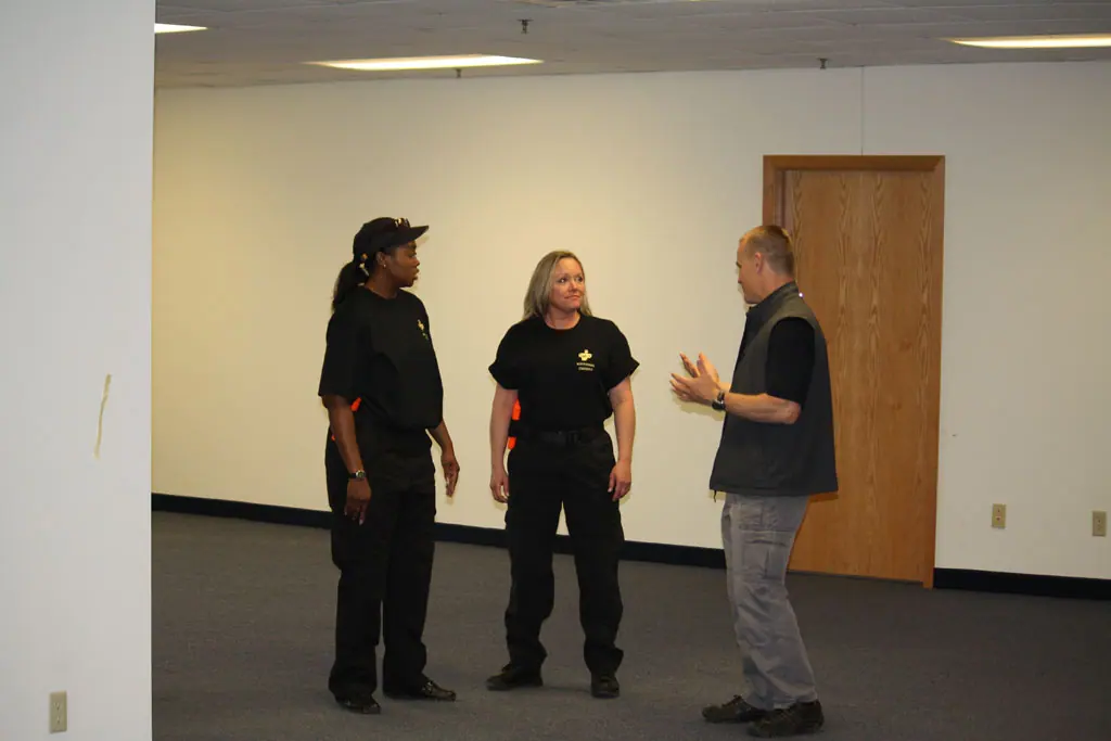 Kevin Eckhoff Talks with Female Executive Protection Trainees